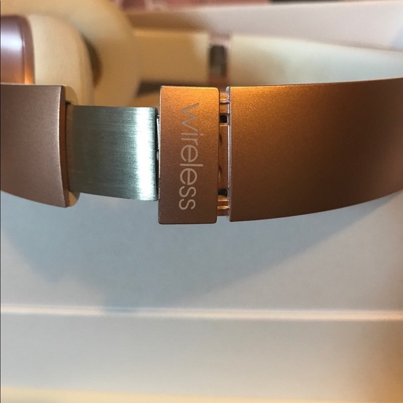 Beats Solo2 Wireless READ DESCRIPTION - Picture 5 of 8